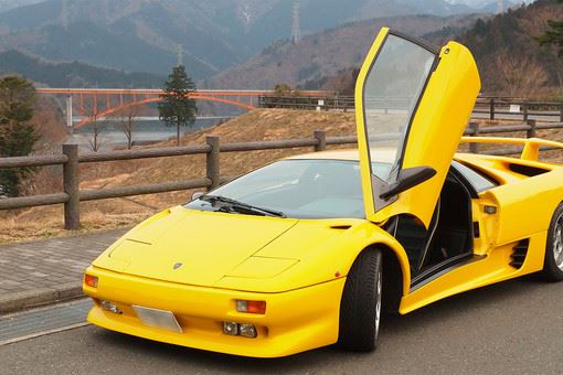 Блогер сделал Lamborghini из картона и продал его за $10 420