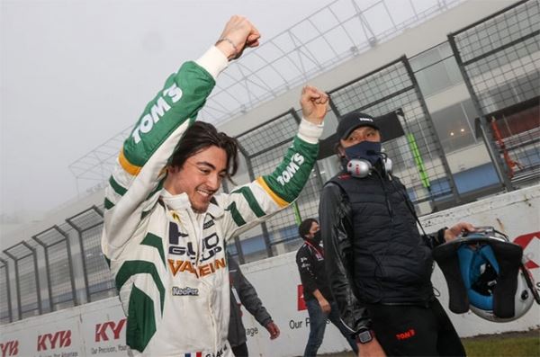 Super Formula: Алези выиграл сложную дождевую гонку