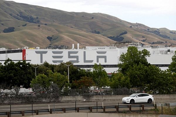 Tesla приготовилась к выпуску самого быстрого в мире автомобиля