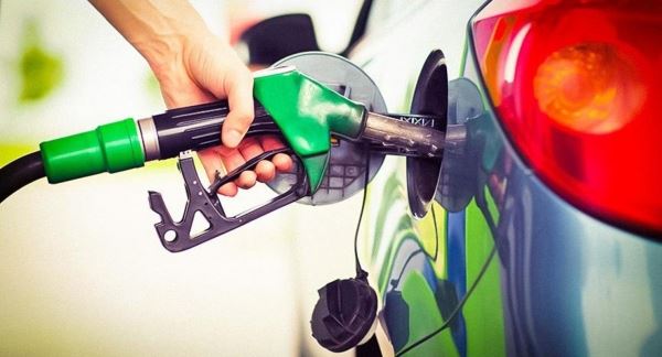 За неделю цены на бензин в России увеличились на копейку
