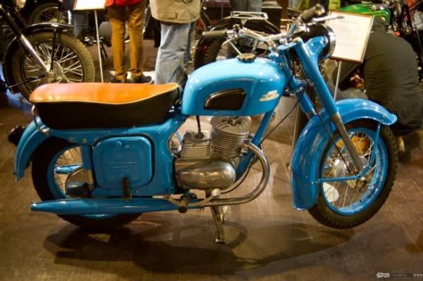 Первый советский 175-кубовый мотоцикл К-175. Его называли «Ковровской Явой»